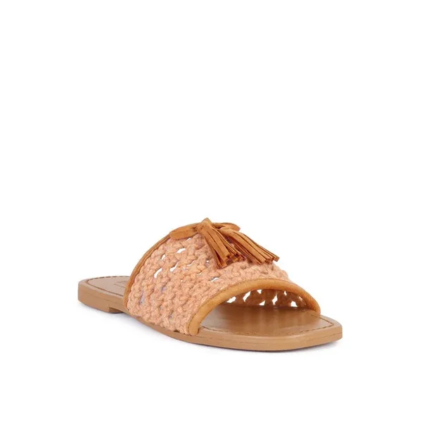 CEDAR HANDWOVEN NATURAL TASSEL FLATS