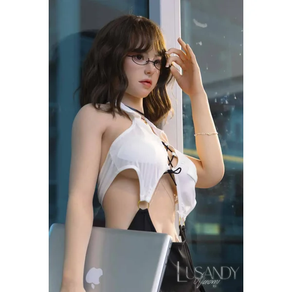 Naomi – 5’3″ | 161cm Sex Doll